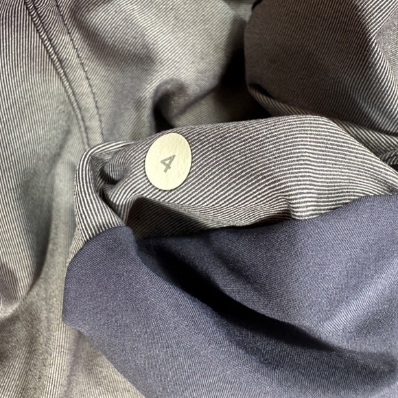 Lululemon Varsity Track Shorts Women’s 4 Linerless Grey Black Tie Waist Pockets - Picture 9 of 9